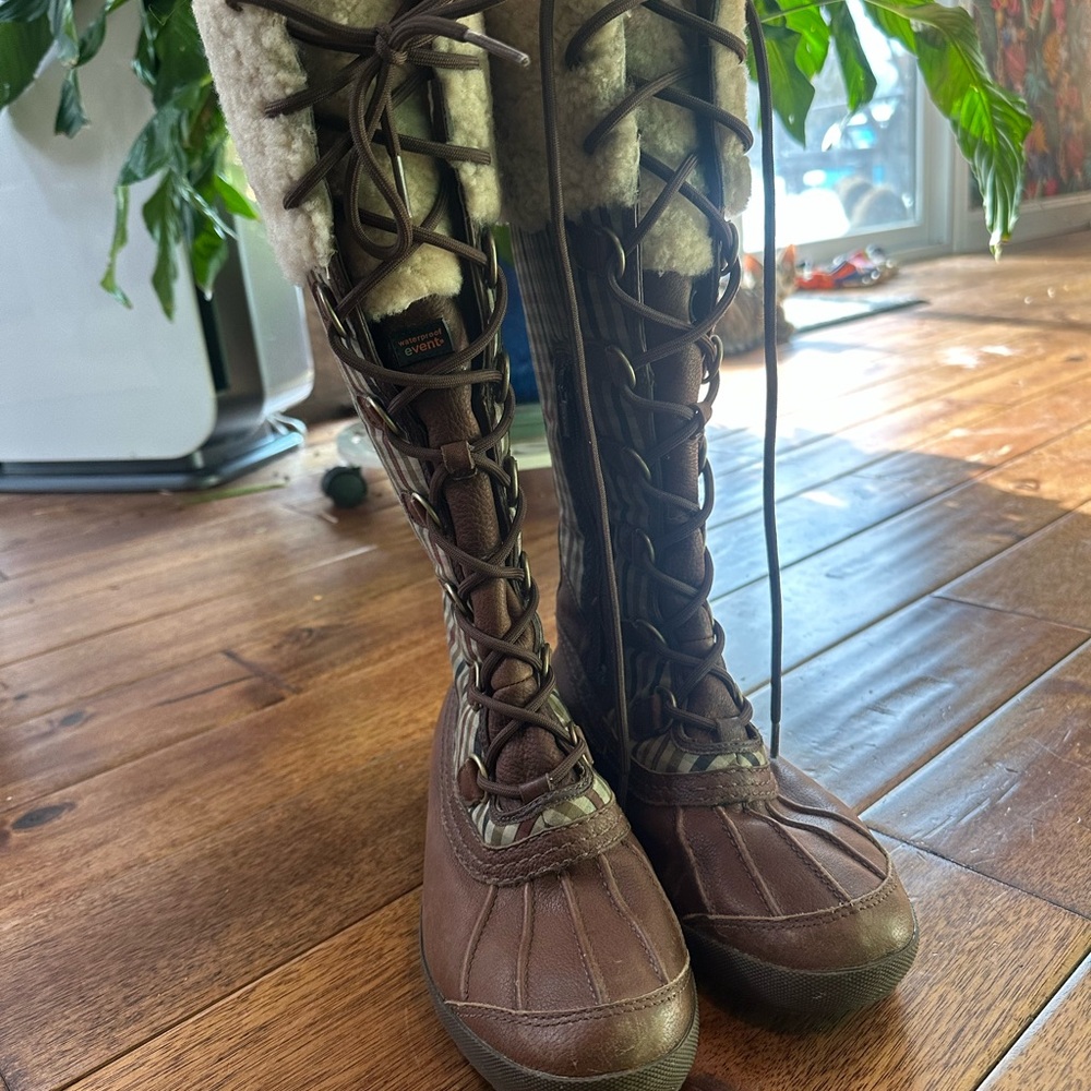 UGG Women's Brown and Cream Plaid Winter Boots size 9 - Picture 4 of 9